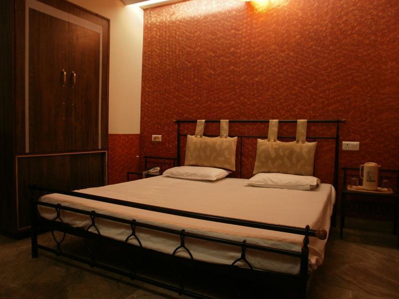 Sheel Gopal Vision Hotel Mathura Exterior foto